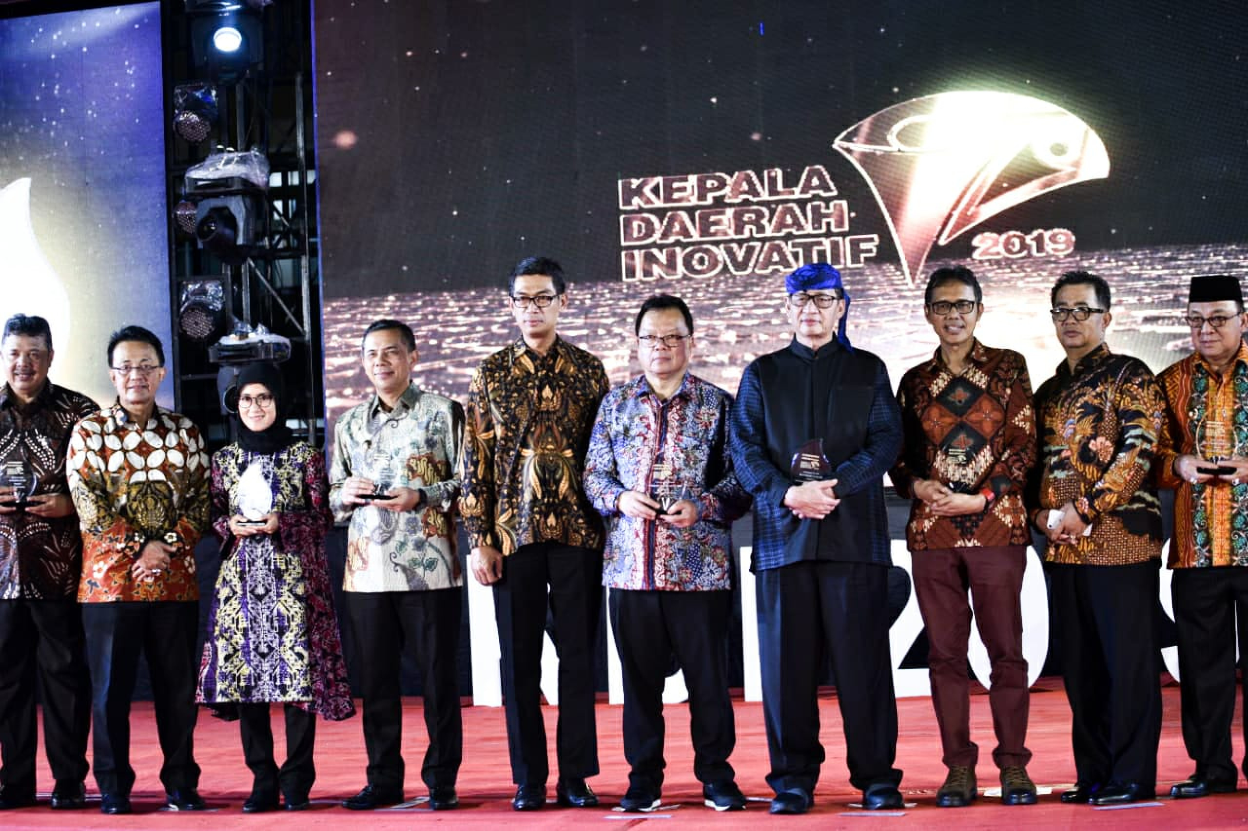 saberpungli jabar - Ridwan Kamil Terima Penghargaan Kepala Daerah Inovatif 2019 Berkat Program JQR