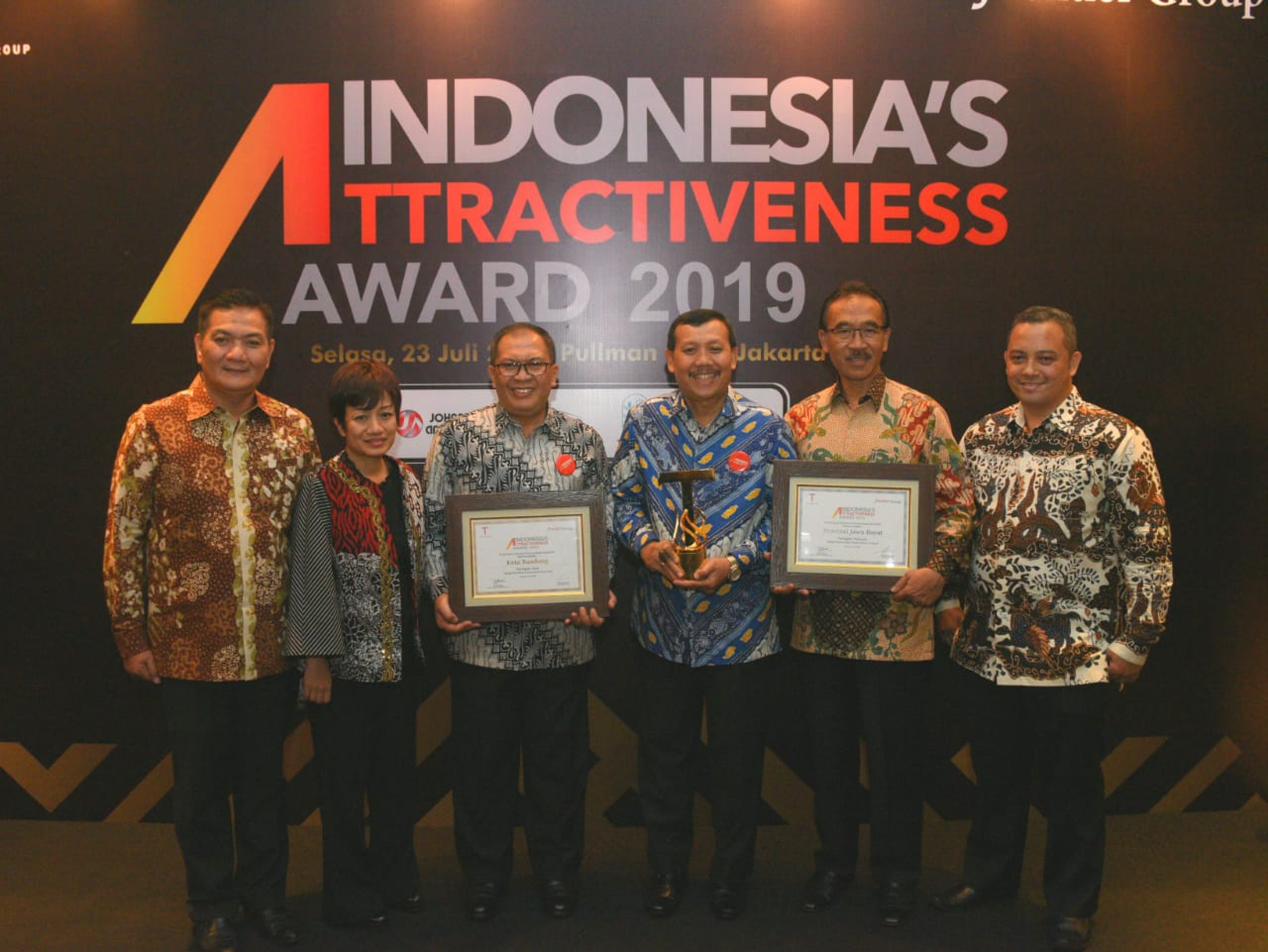 saberpungli jabar - Pemdaprov Jawa Barat Raih Platinum Provinsi Besar Terbaik Sektor Investasi IAI 2019